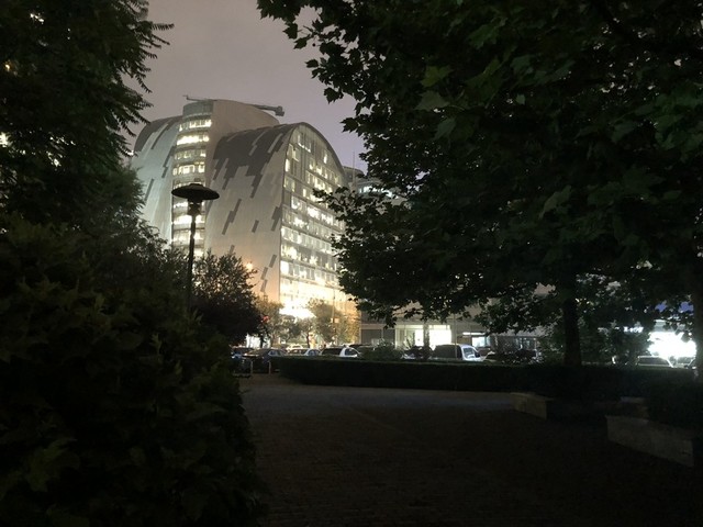 AIS"秘技"加身 荣耀10/果X/米8夜景对比 
