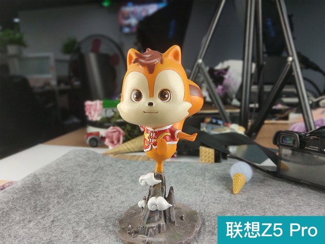 联想/小米滑盖体验 三个同事居然滑出了八种手感 