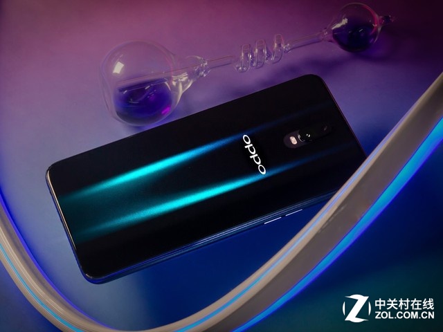 OPPO R17发售 时尚S曲线加绝美水滴屏 