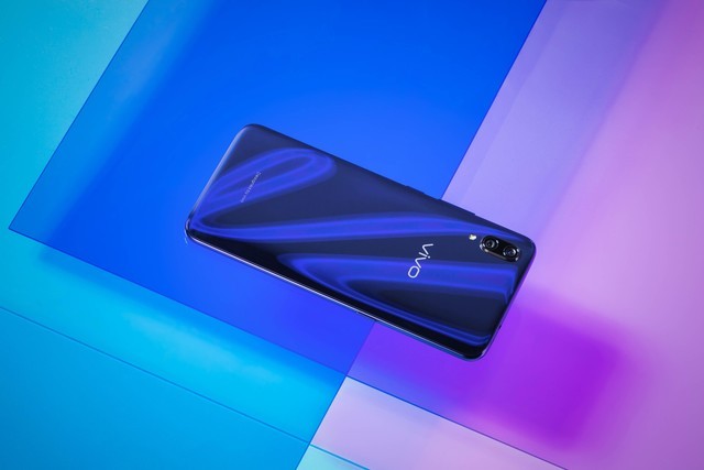vivo X23开售倒计时3天 极光渐变+水滴屏 